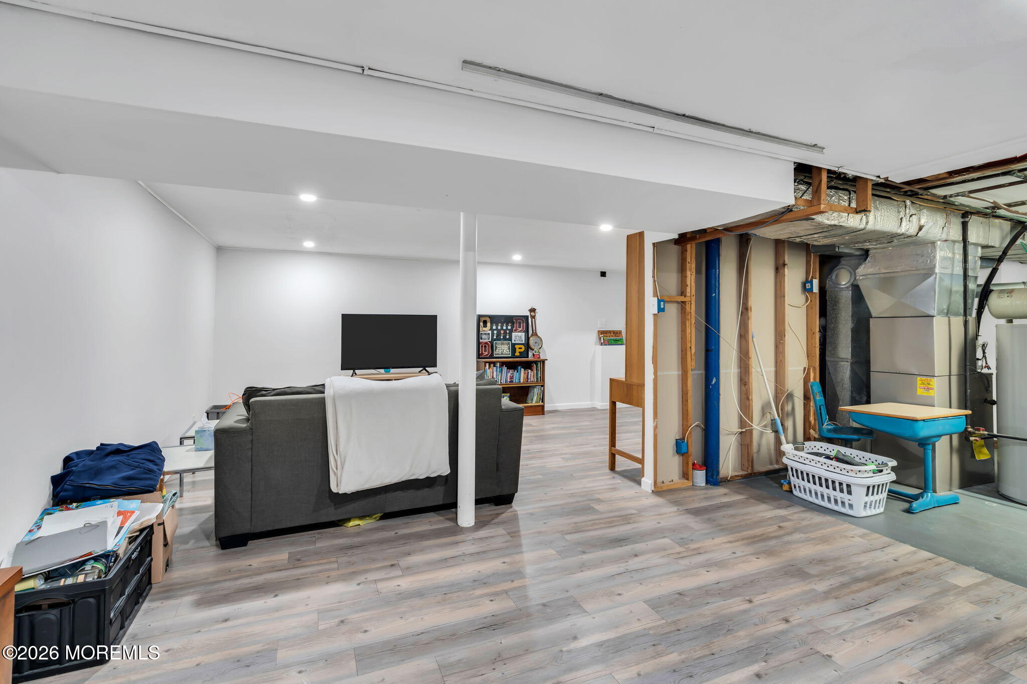 28 Oregon Avenue Jackson, NJ 08527 - Photo 21 of 33 a living room with furniture and a flat screen tv