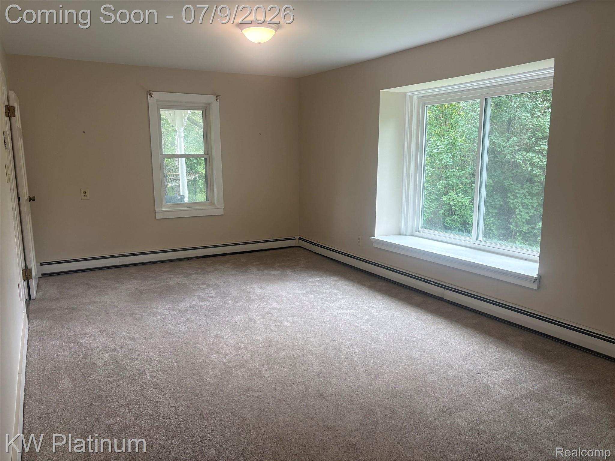 7280 North Road Fort Gratiot, MI 48059 - Photo 16 of 40 Living Room with Bay window