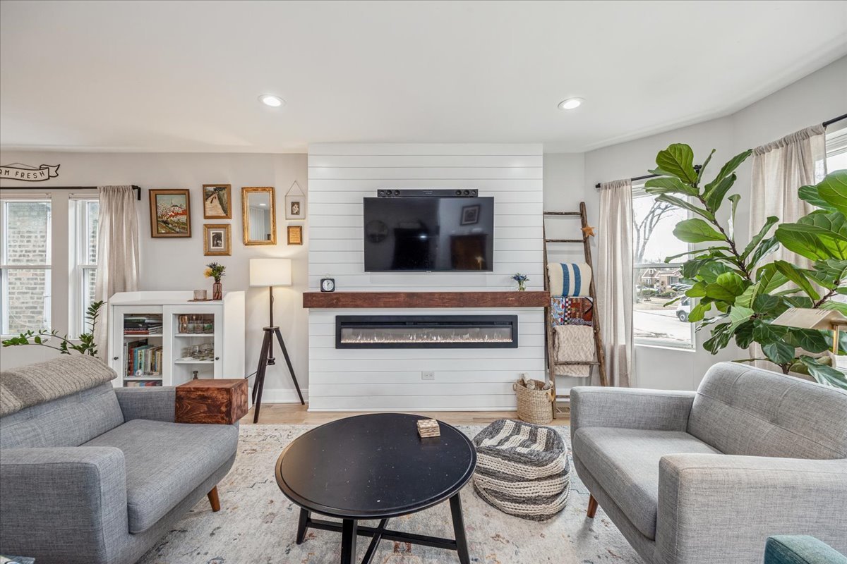 3533 Morton Avenue Brookfield, IL 60513 - Photo 2 of 30