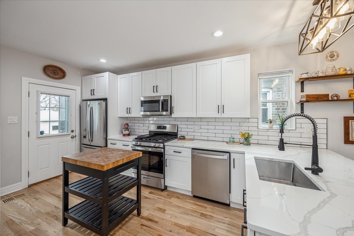 3533 Morton Avenue Brookfield, IL 60513 - Photo 9 of 30