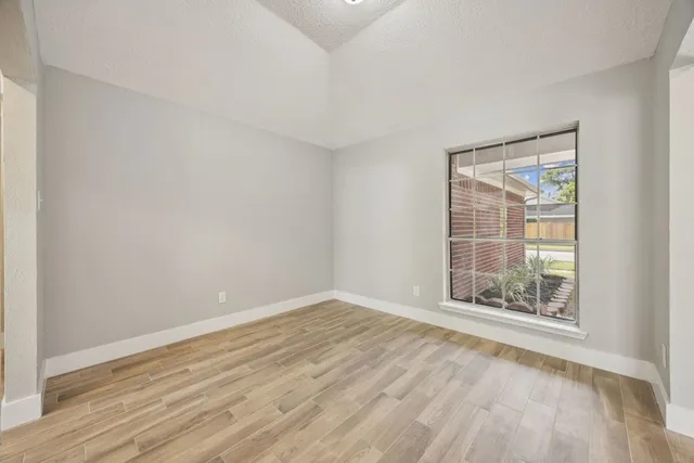 $2,295 | 2942 Waterloo Road, Pearland, TX 77581