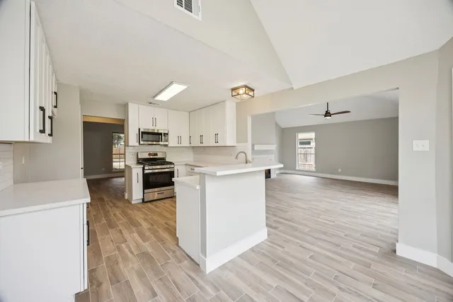 $2,295 | 2942 Waterloo Road, Pearland, TX 77581