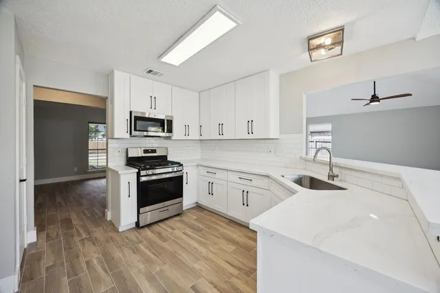 $2,295 | 2942 Waterloo Road, Pearland, TX 77581