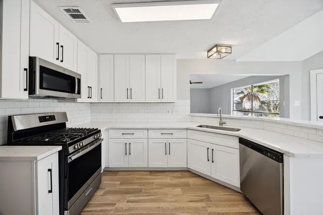 $2,295 | 2942 Waterloo Road, Pearland, TX 77581