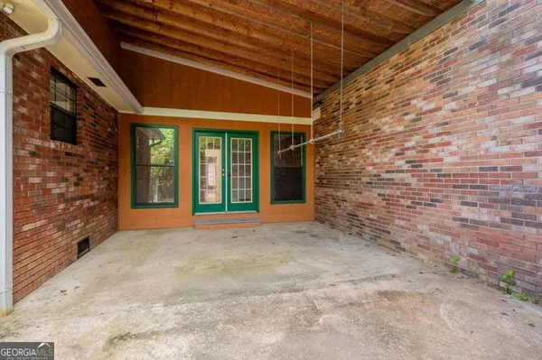 a view of an entrance of the house