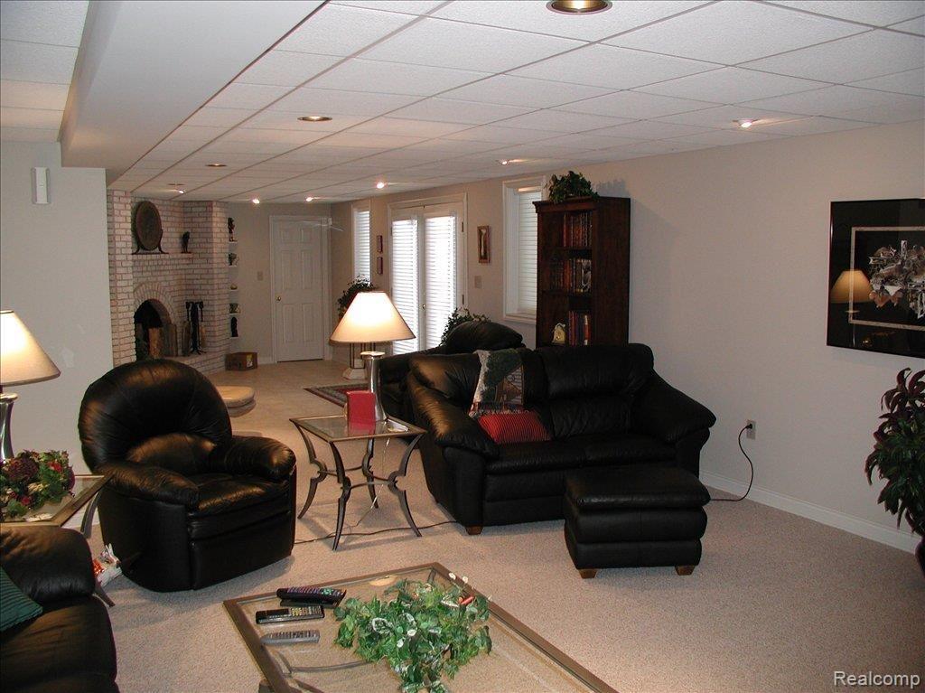 2020 East Gunn Road Rochester, MI 48306 - Photo 11 of 14 P1280312
