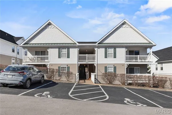 $184,500 | 1117 Arbor Creek Drive, Unit 3A, St. Louis, MO 63122