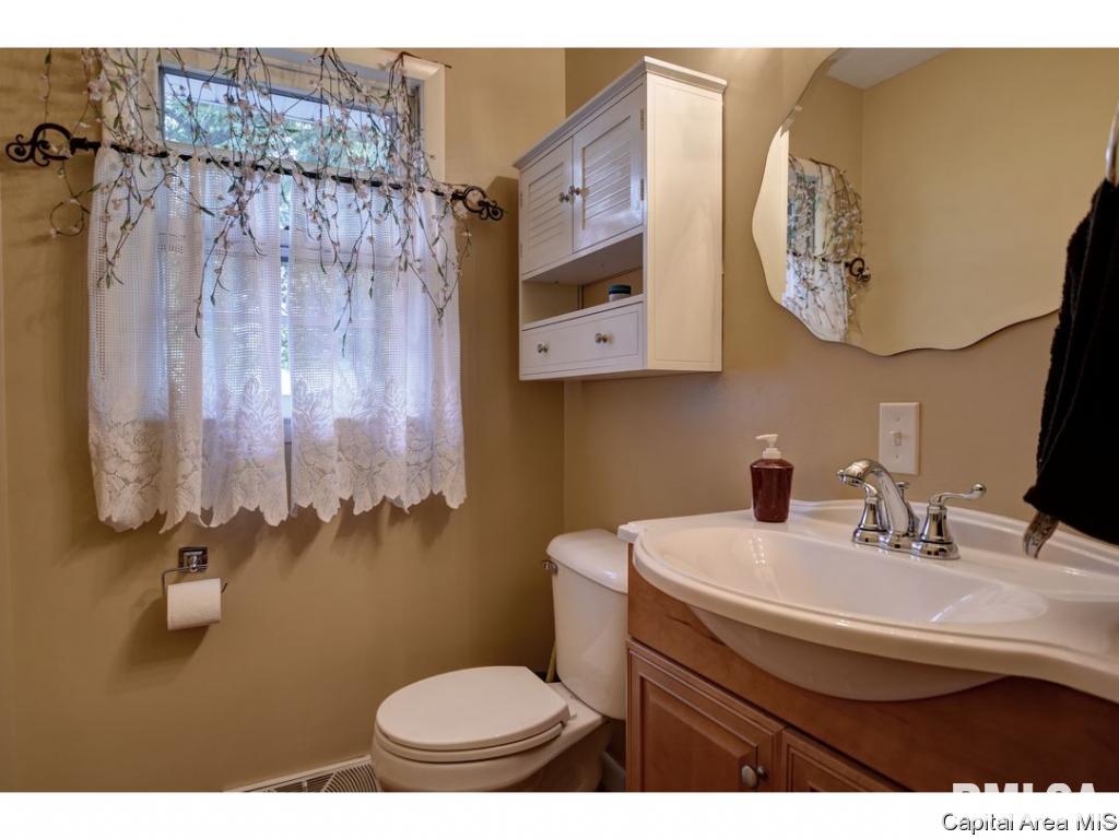 320 Lynwood Lane Springfield, IL 62703 - Photo 18 of 35 Gallery Image 18