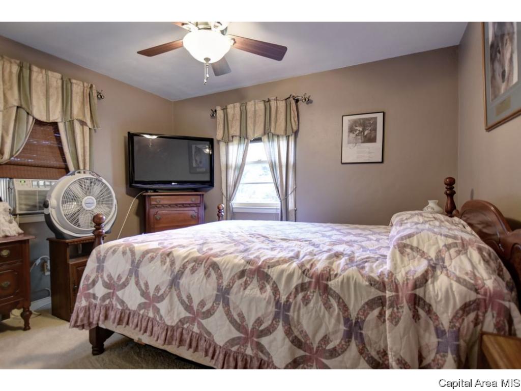 320 Lynwood Lane Springfield, IL 62703 - Photo 23 of 35 Gallery Image 23