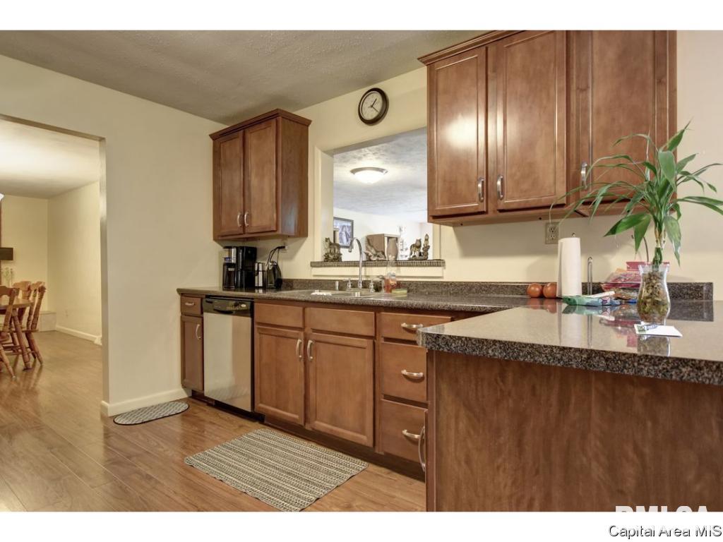 320 Lynwood Lane Springfield, IL 62703 - Photo 8 of 35 Gallery Image 8
