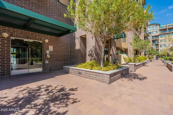 $425,000 | 17 West Vernon Avenue, Unit 412, Phoenix, AZ 85003