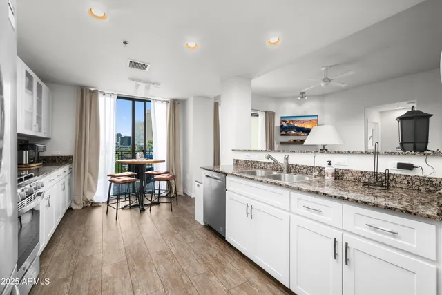 $425,000 | 17 West Vernon Avenue, Unit 412, Phoenix, AZ 85003