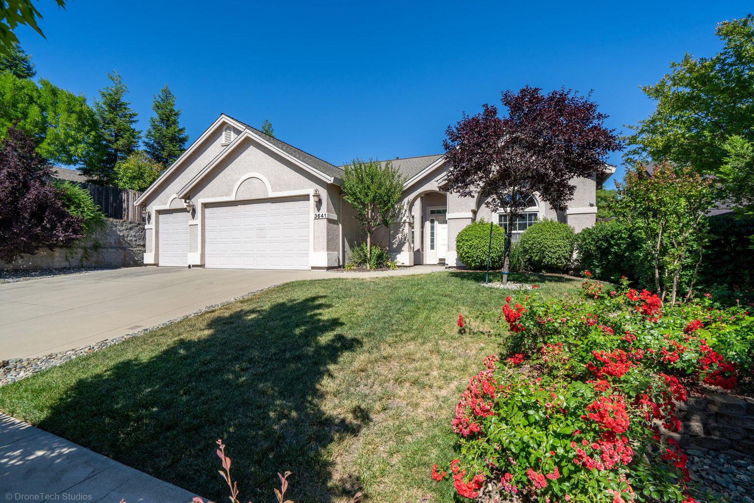 3641 Deuce Way Redding, CA 96002 - Photo 29 of 31 a front view of a house with a yard