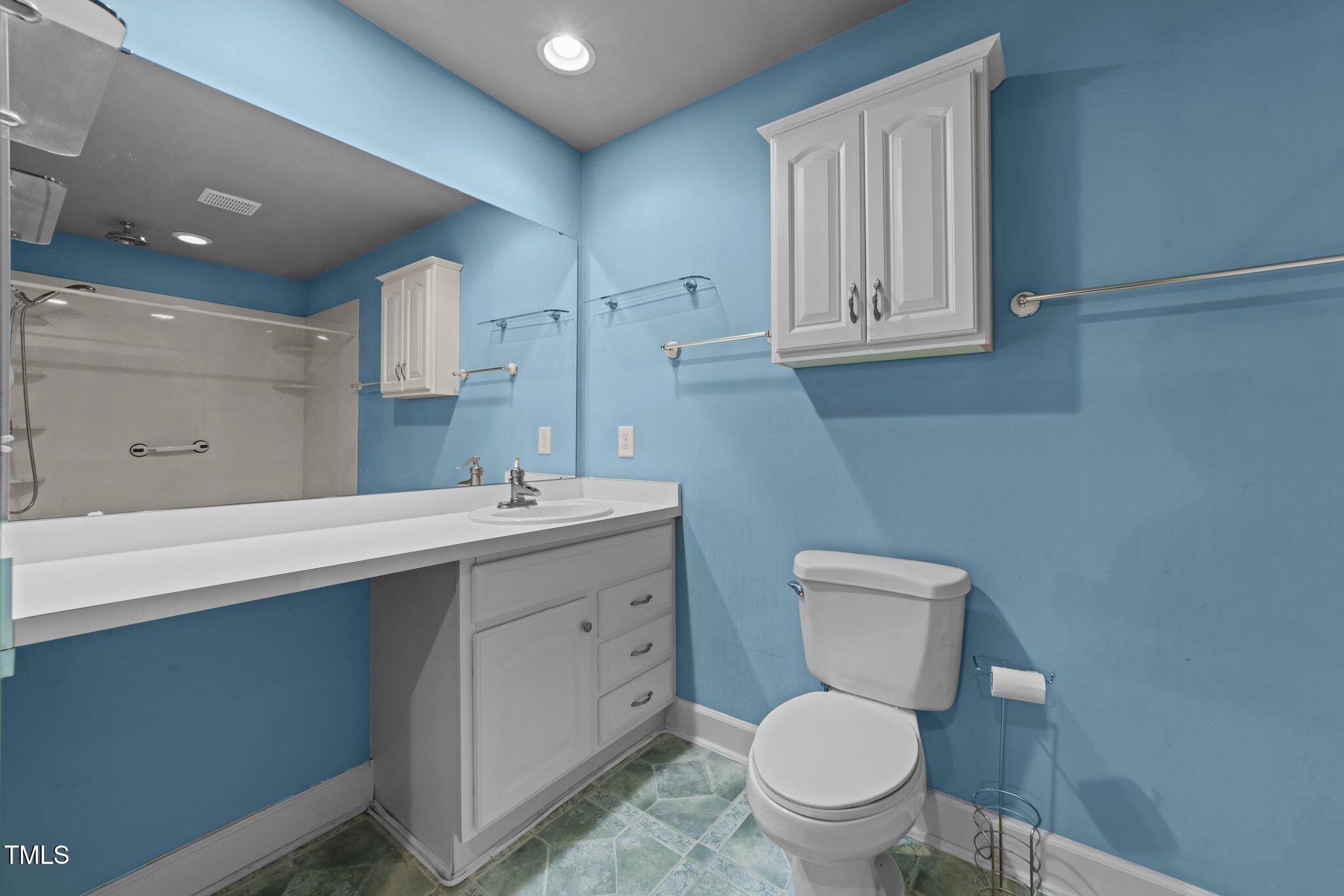 2719 Gordon Street Raleigh, NC 27608 - Photo 20 of 38 Primary Bathroom