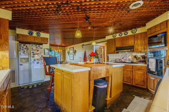 $1,299,999 | 4206 Bristol Highway, Johnson City, TN 37601