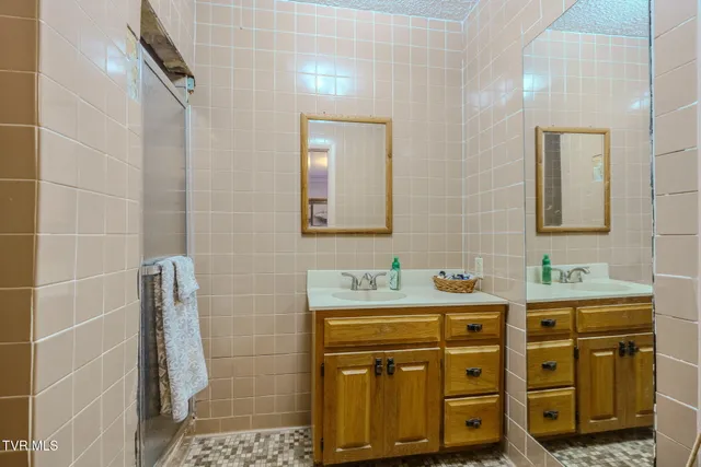 $1,299,999 | 4206 Bristol Highway, Johnson City, TN 37601