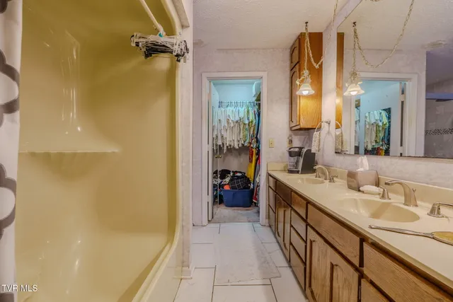 $1,299,999 | 4206 Bristol Highway, Johnson City, TN 37601