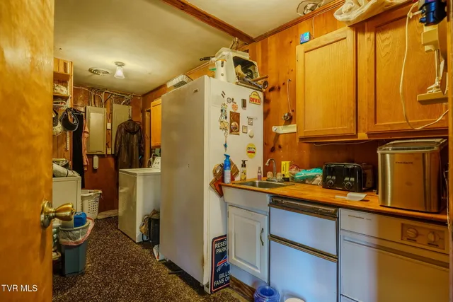 $1,299,999 | 4206 Bristol Highway, Johnson City, TN 37601