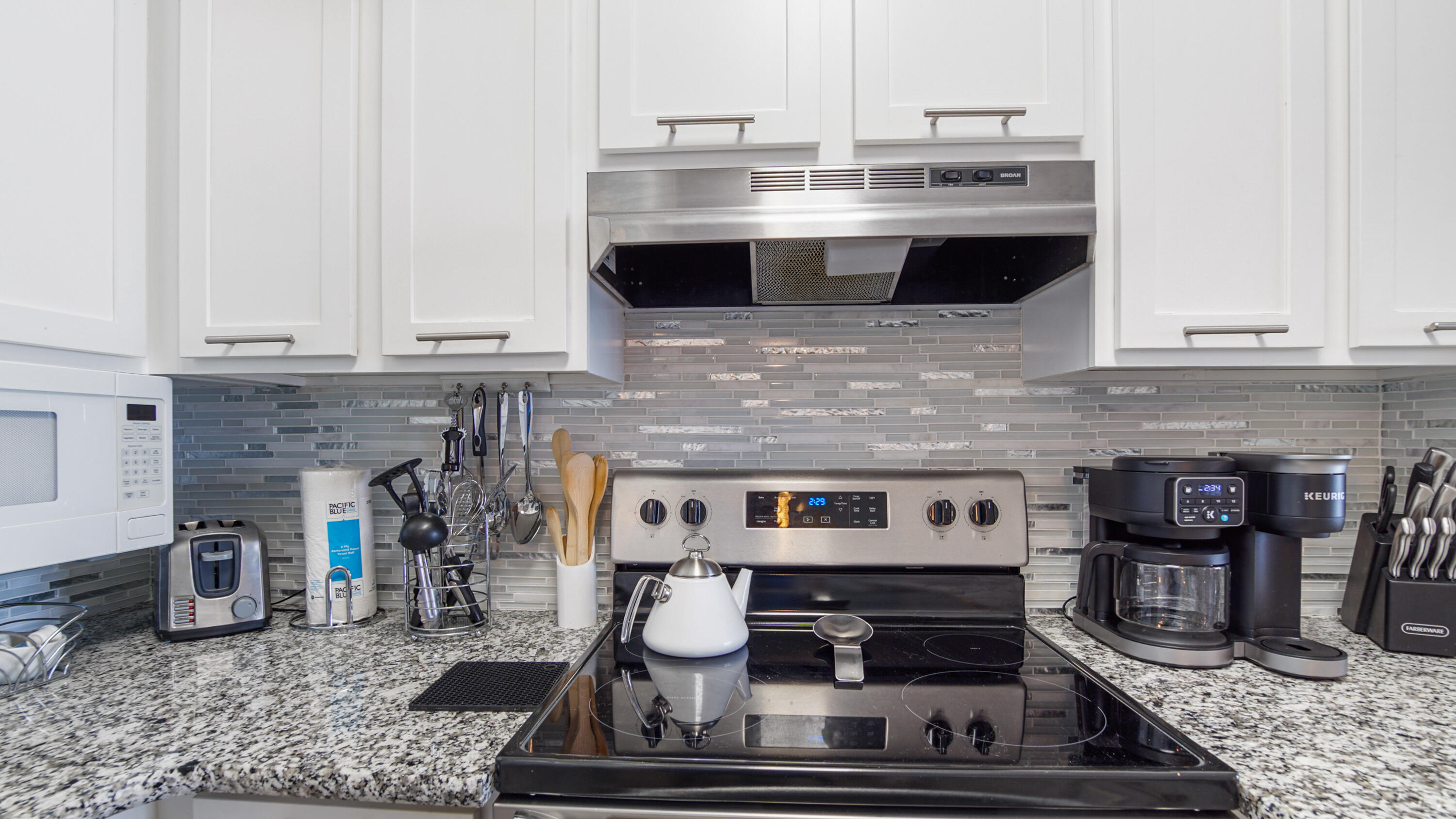 14825 Front Beach Road, Unit 2307 Panama City Beach, FL 32413 - Photo 11 of 32 Kitchen