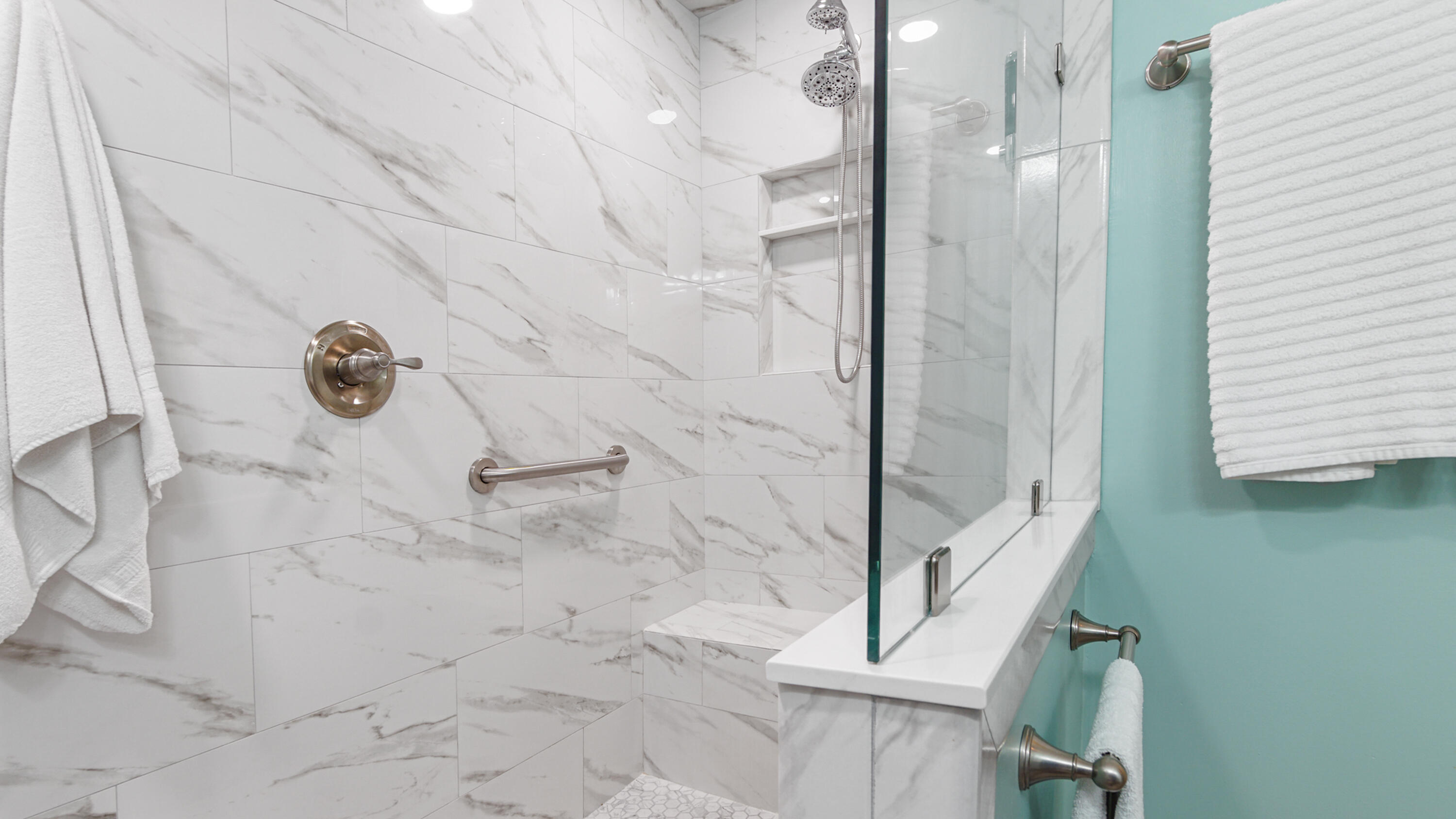 14825 Front Beach Road, Unit 2307 Panama City Beach, FL 32413 - Photo 18 of 32 Owner's Bath