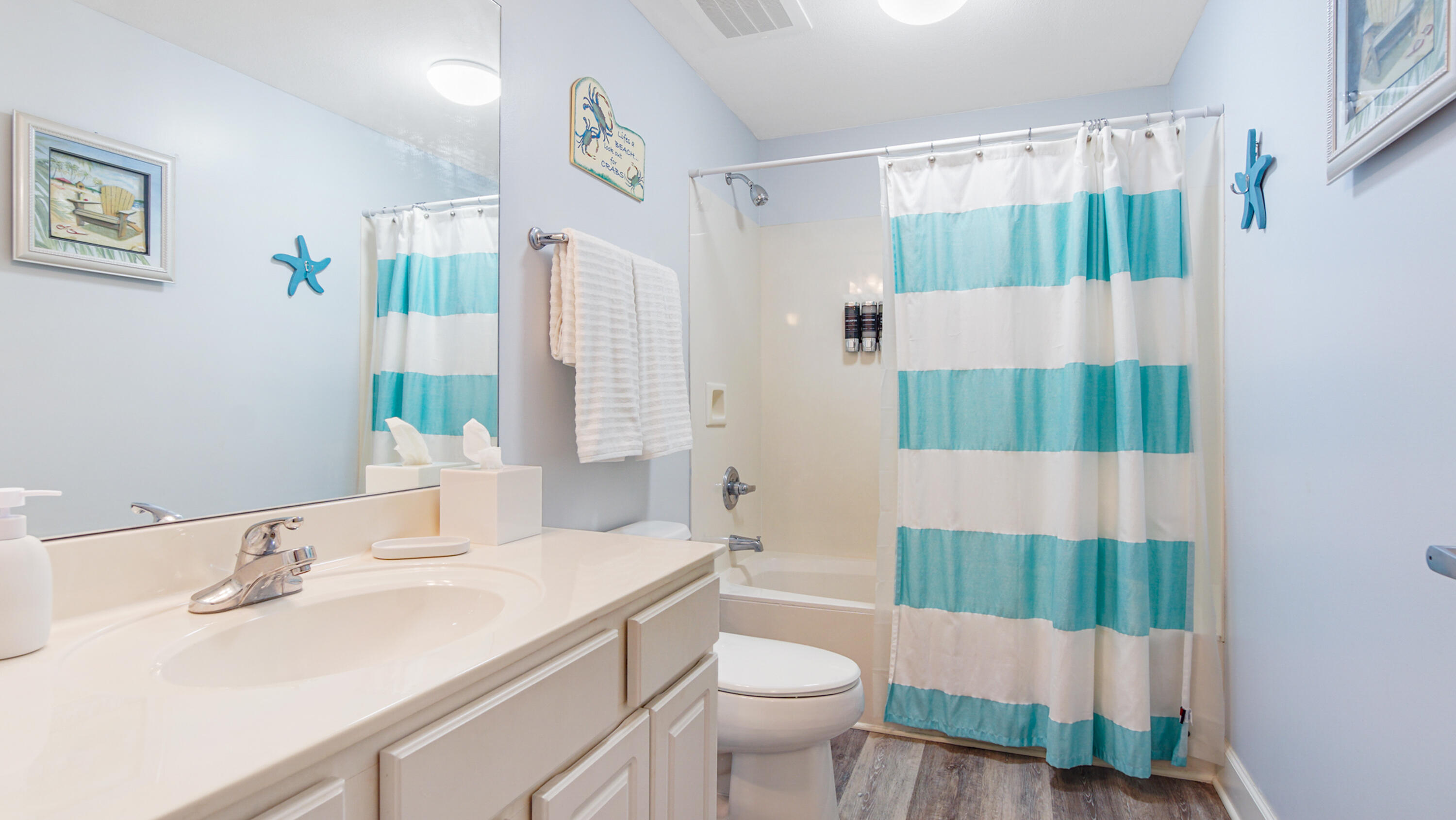 14825 Front Beach Road, Unit 2307 Panama City Beach, FL 32413 - Photo 22 of 32 Guest Bath