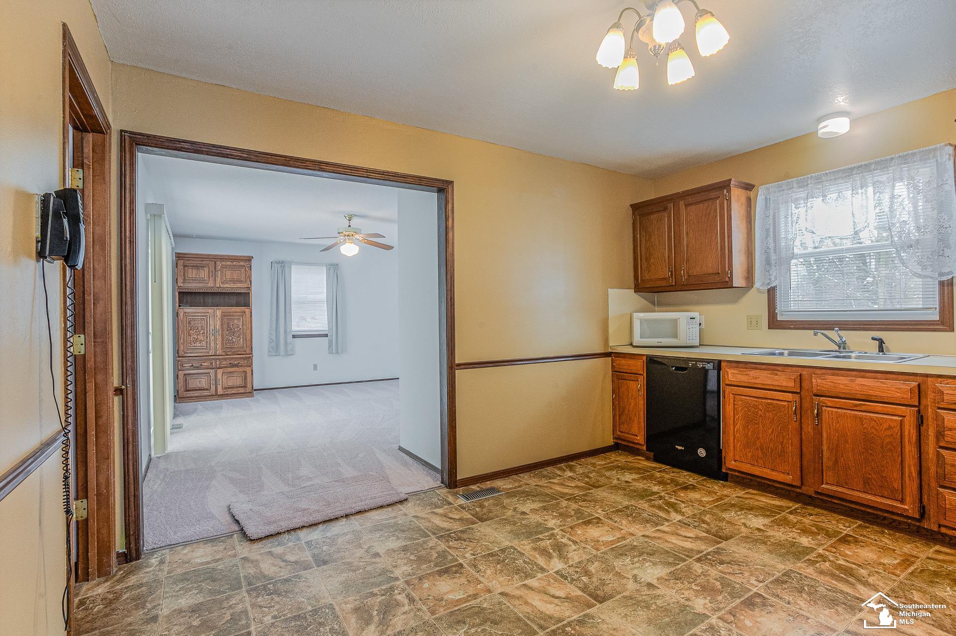 7712 Summerfield Road Lambertville, MI 48144 - Photo 14 of 30 50166602-0eaef125-e2f9-4e96-a65d-9043249141a8.JPG