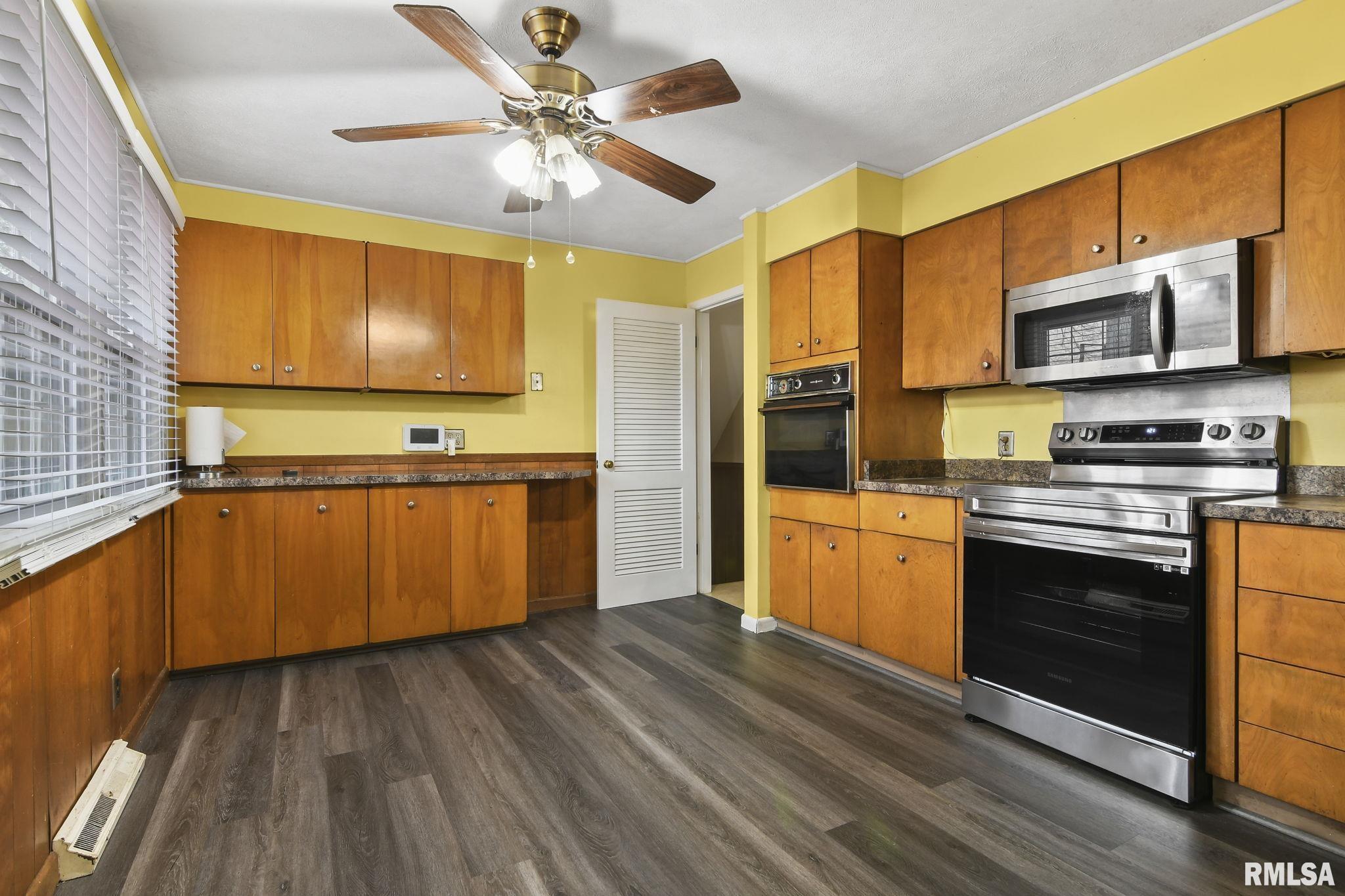 2343 Chatham Road Springfield, IL 62704 - Photo 15 of 44