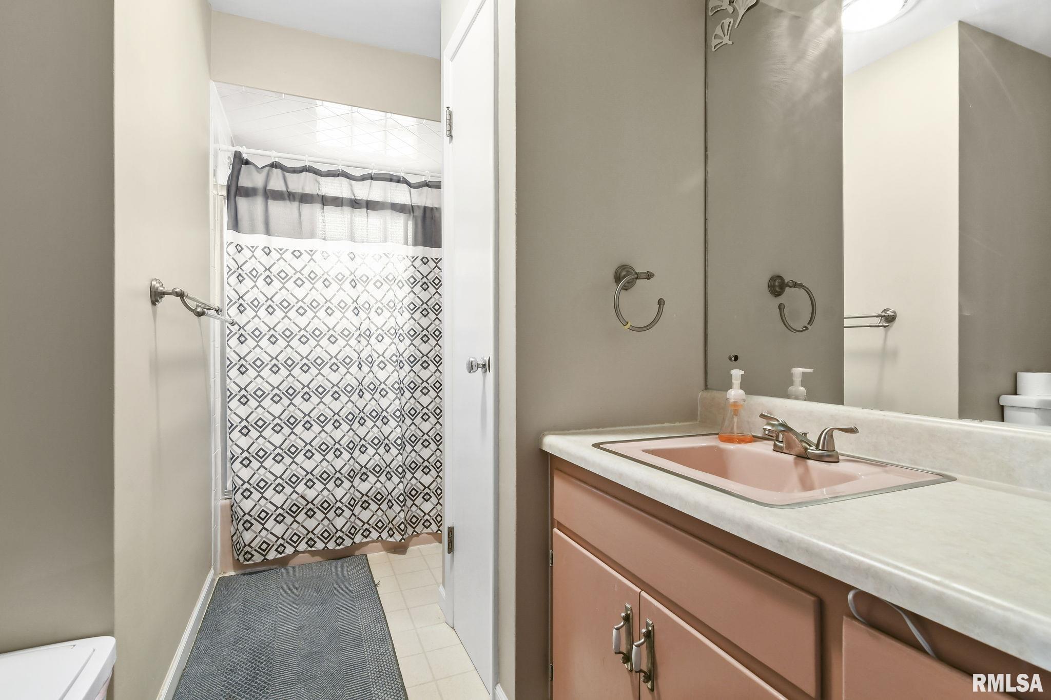 2343 Chatham Road Springfield, IL 62704 - Photo 25 of 44