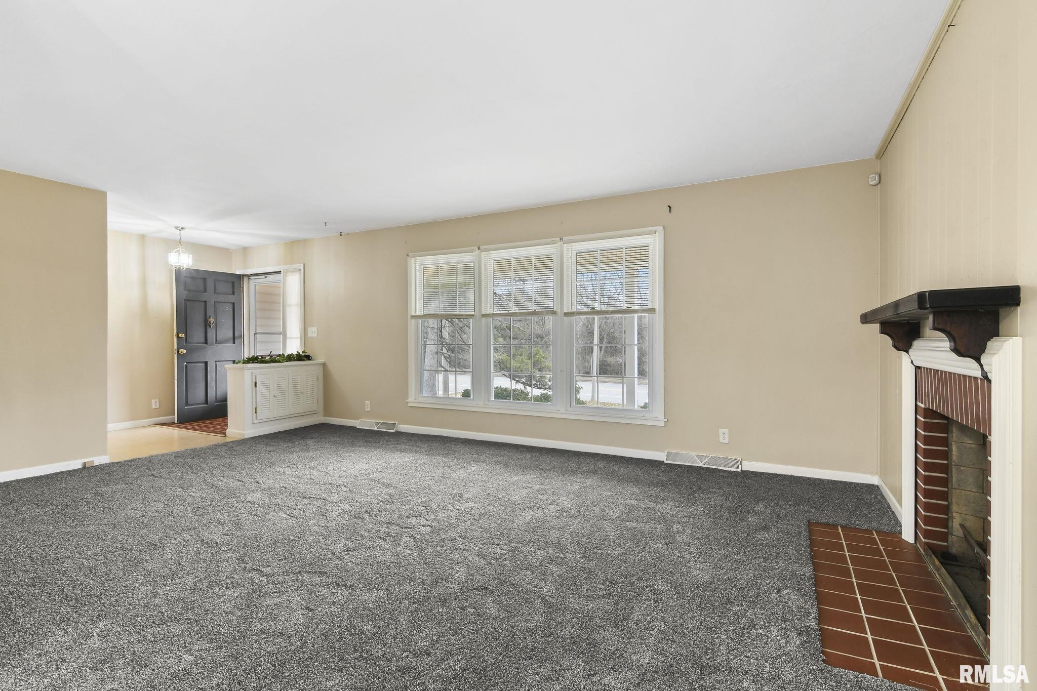 2343 Chatham Road Springfield, IL 62704 - Photo 8 of 44