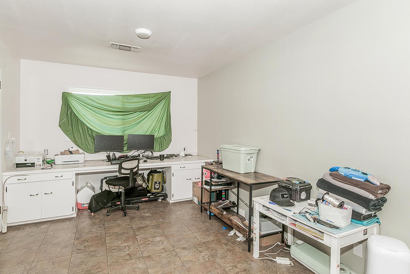 17209 East Floral Avenue Reedley, CA 93654 - Photo 9 of 48