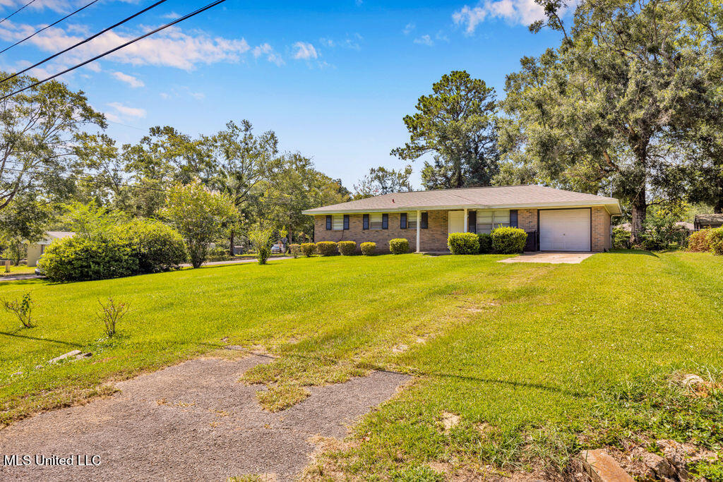 14137 Dundeewood Road Biloxi, MS 39532 - Photo 2 of 37 14137DundeewoodRd-2
