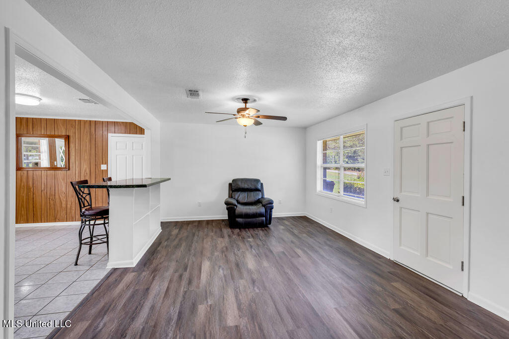 14137 Dundeewood Road Biloxi, MS 39532 - Photo 4 of 37 14137DundeewoodRd-4