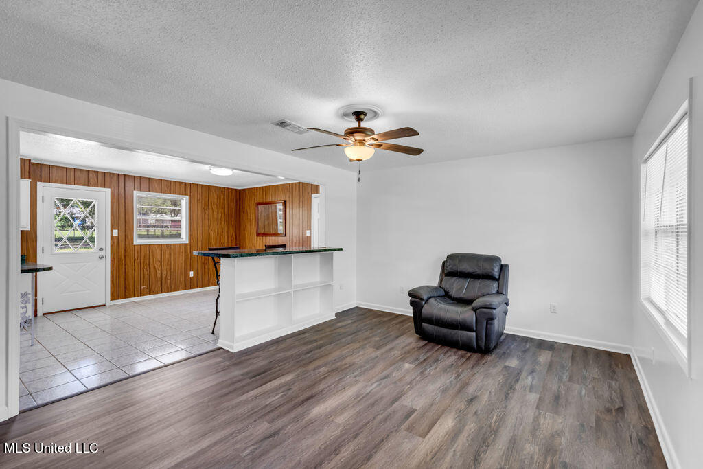 14137 Dundeewood Road Biloxi, MS 39532 - Photo 5 of 37 14137DundeewoodRd-5