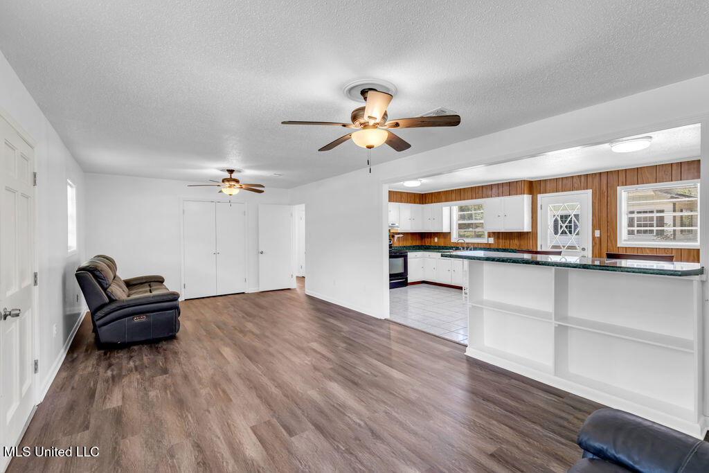14137 Dundeewood Road Biloxi, MS 39532 - Photo 6 of 37 14137DundeewoodRd-6