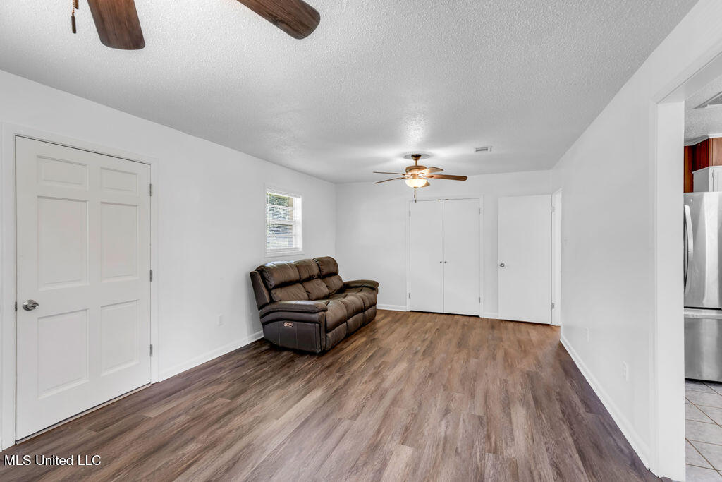14137 Dundeewood Road Biloxi, MS 39532 - Photo 7 of 37 14137DundeewoodRd-7