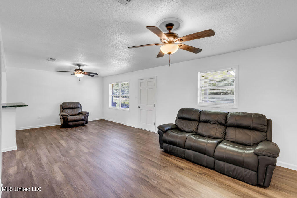 14137 Dundeewood Road Biloxi, MS 39532 - Photo 8 of 37 14137DundeewoodRd-8