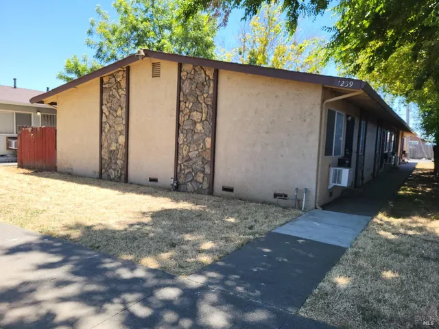 a view of a house with a yard