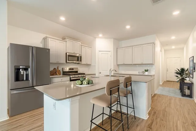 $2,100 | 341 Escondido Circle, San Marcos, TX 78666