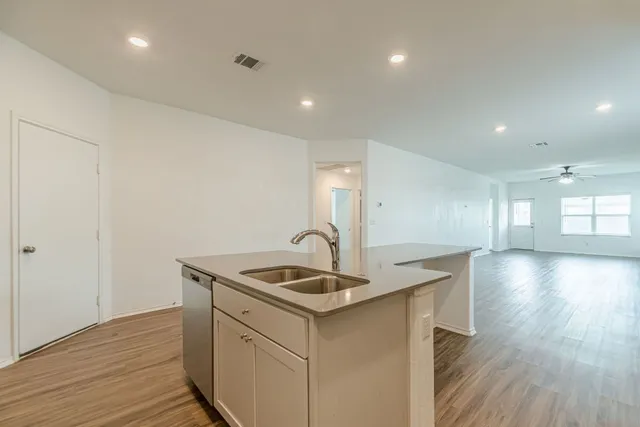 $2,100 | 341 Escondido Circle, San Marcos, TX 78666