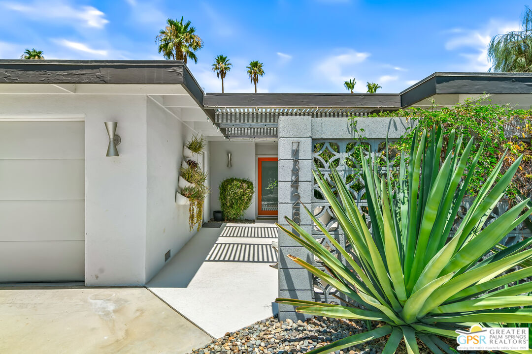 73428 Little Bend Trail Palm Desert, CA 92260 - Photo 3 of 46 a view of a entryway in the house