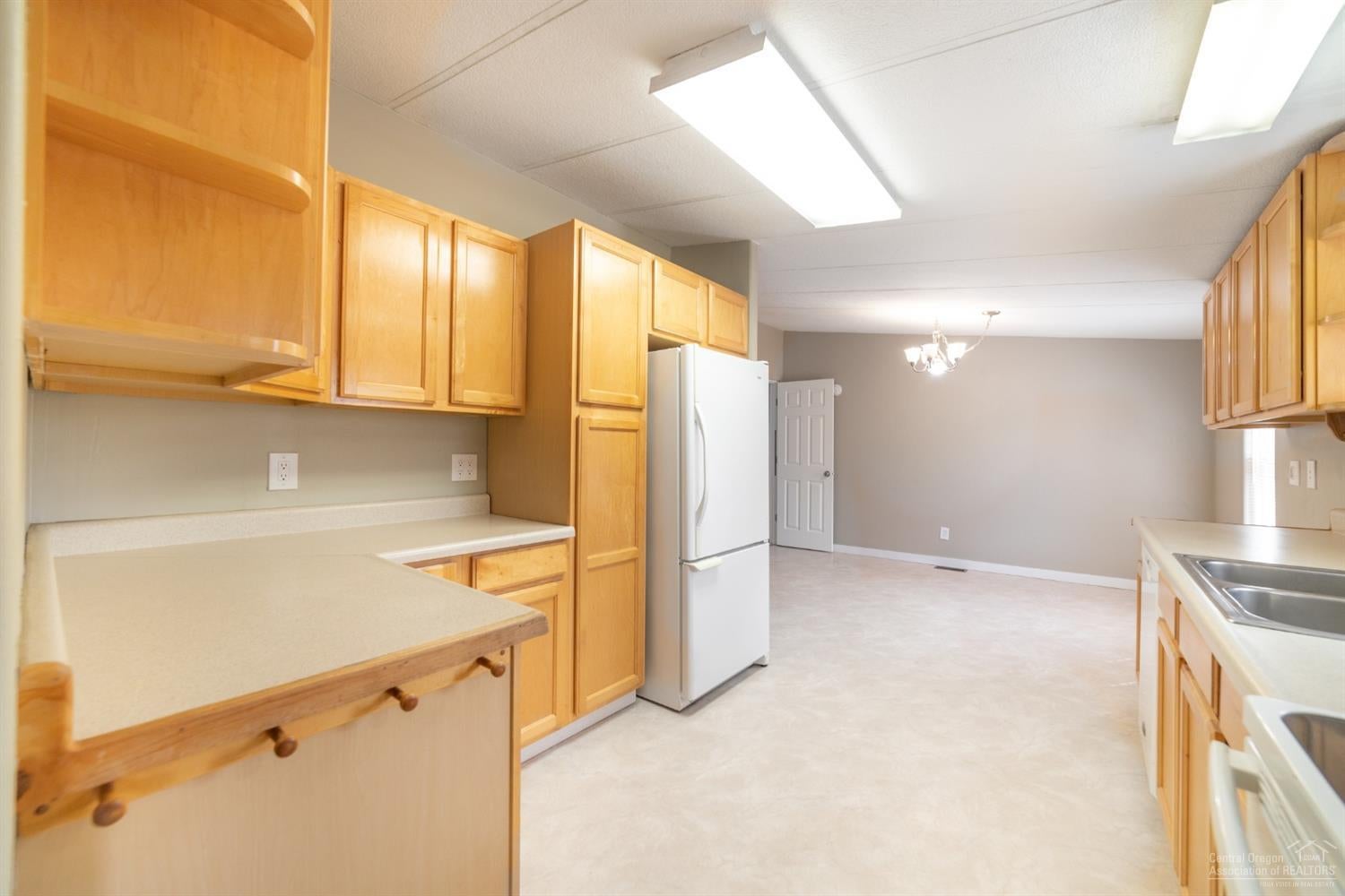 17387 Kent Road Sisters, OR 97759 - Photo 10 of 25 Gallery Image 10
