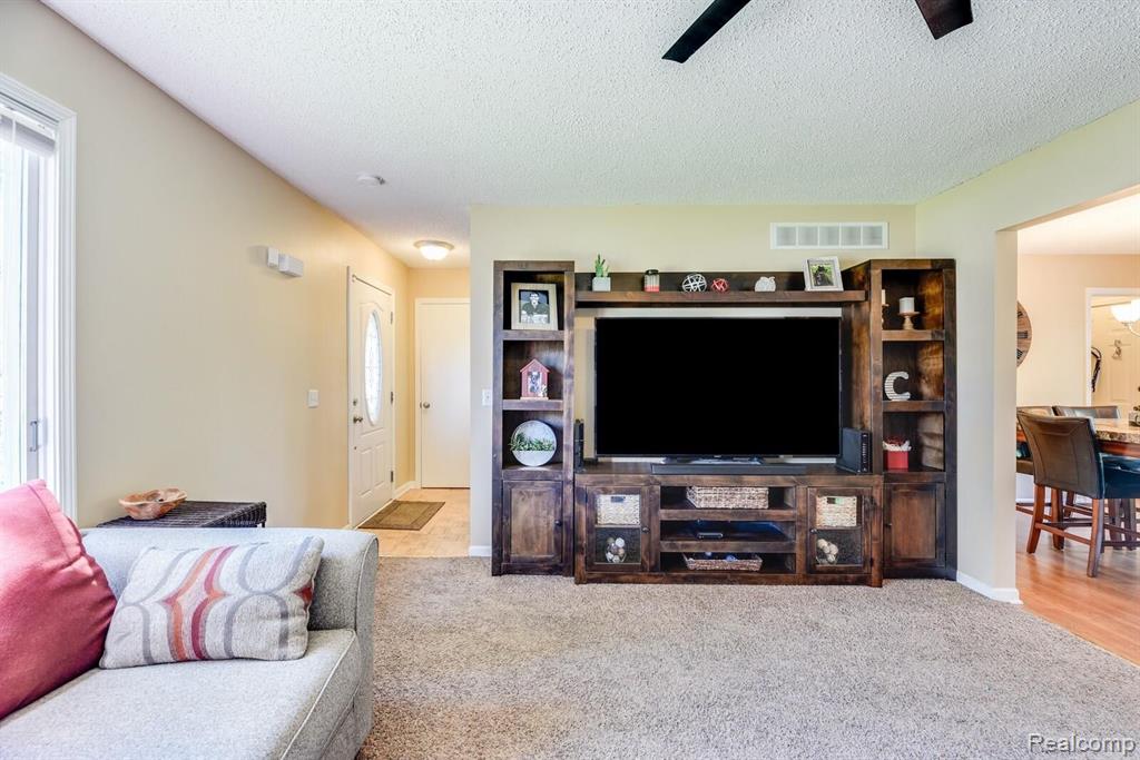 25775 South River Road Harrison Township, MI 48045 - Photo 6 of 29