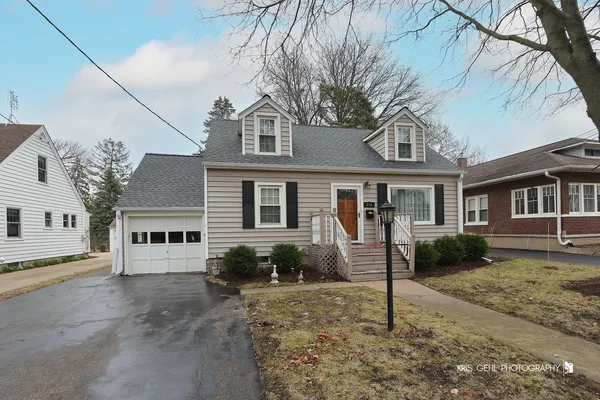 $385,000 | 275 Harding Street, Grayslake, IL 60030