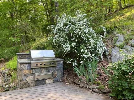 $1,299,000 | 25 Longview Lane, Chappaqua, NY 10514