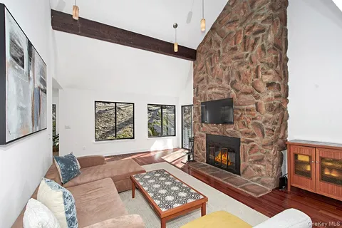 $1,299,000 | 25 Longview Lane, Chappaqua, NY 10514