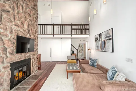 $1,299,000 | 25 Longview Lane, Chappaqua, NY 10514