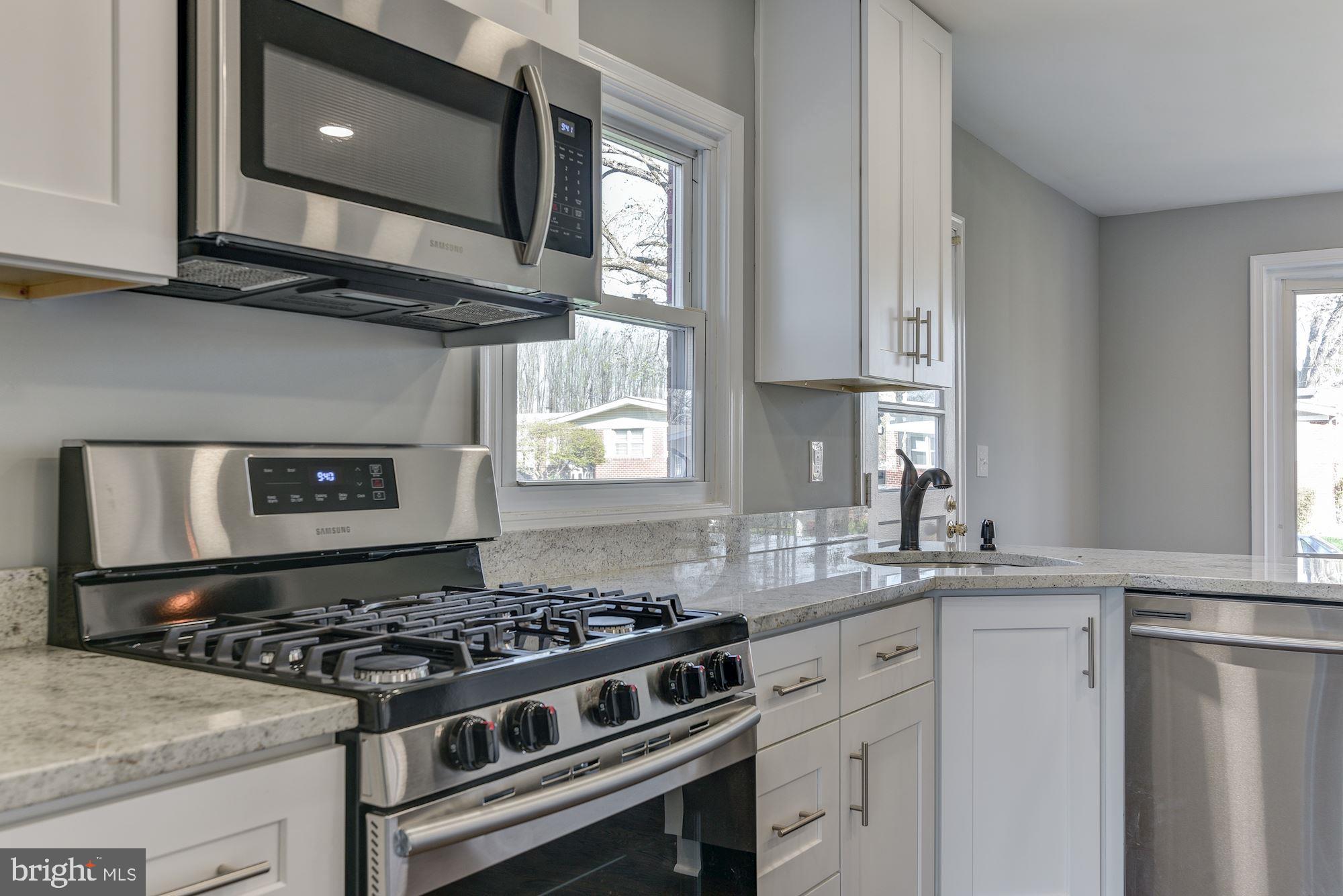 3307 Kenjac Road Baltimore, MD 21244 - Photo 3 of 55