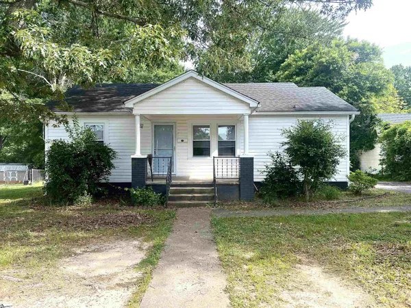 $220,000 | 301 Edgewood Avenue, Belton, SC 29627