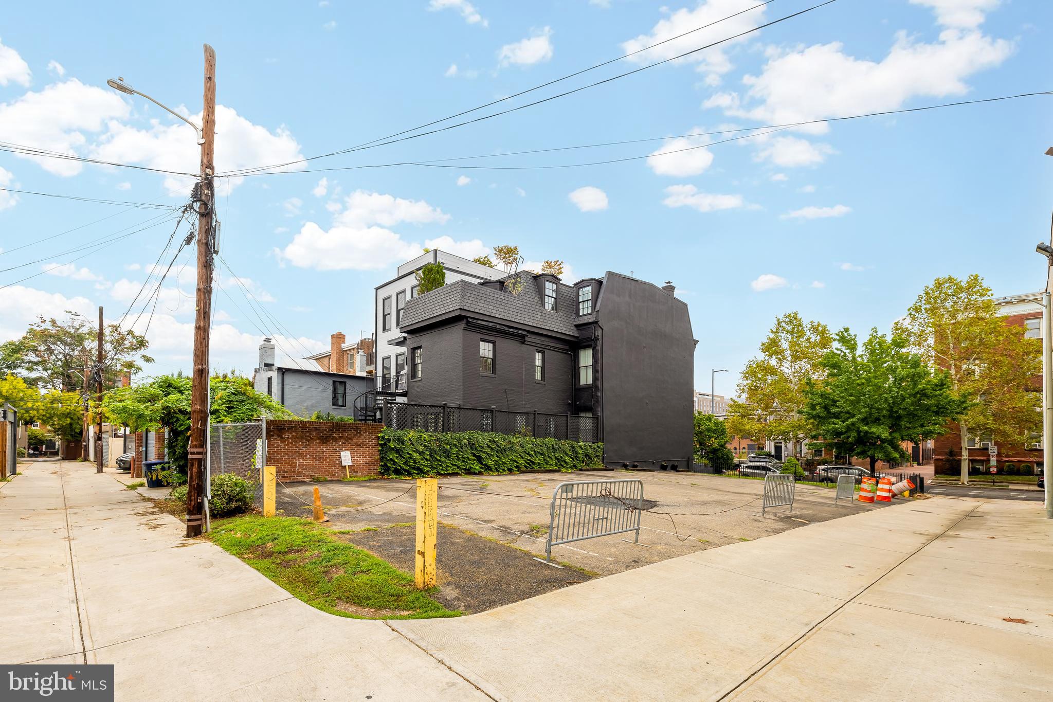 1314 10th Street Northwest Washington, DC 20001 - Photo 8 of 18 a view of a house with a outdoor space