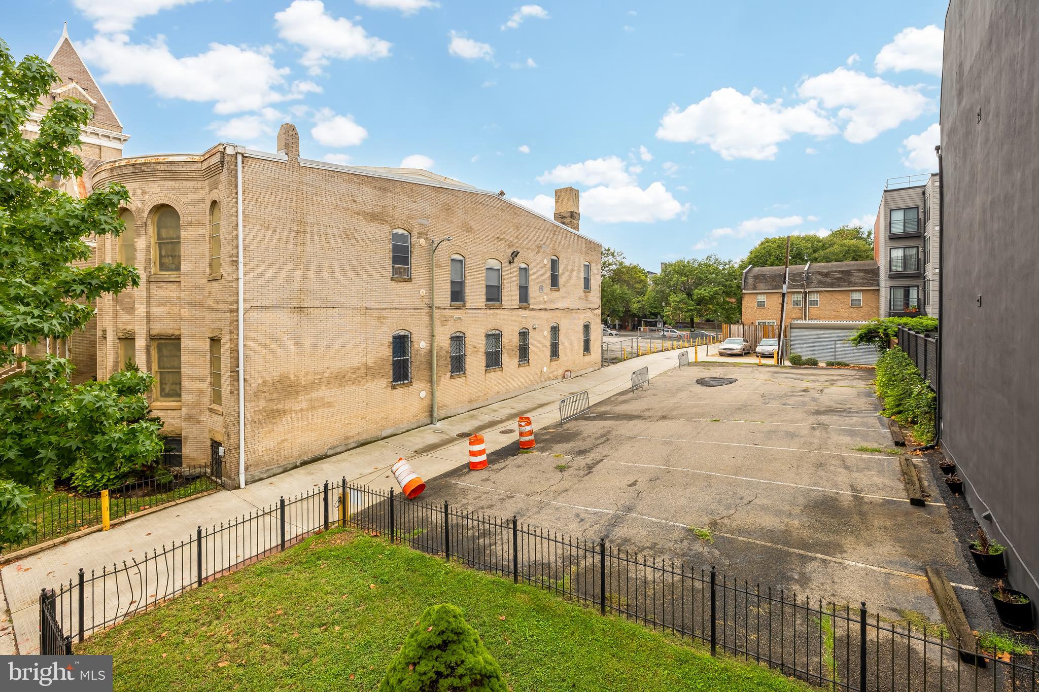 1314 10th Street Northwest Washington, DC 20001 - Photo 10 of 18 a view of a large building